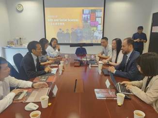 文学院访问都会大学