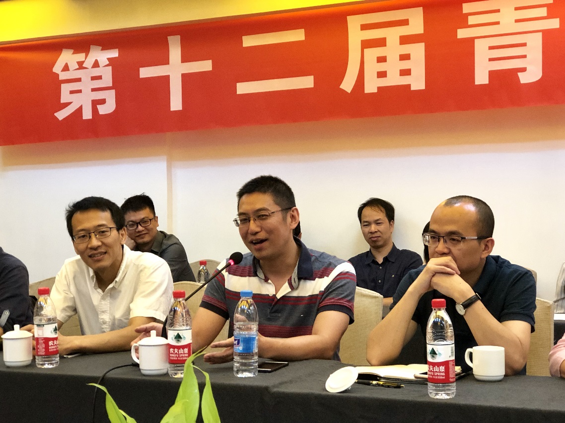 他代表学院对与会青年学者表示热烈欢迎;中国人民大学新闻学院刘海龙